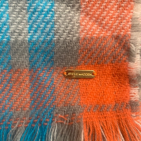 STEVE MADDEN reversible scarf - Picture 3 of 5